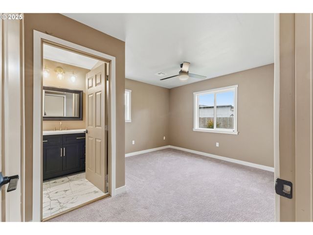 907 COWL St, Milton Freewater, OR 97862