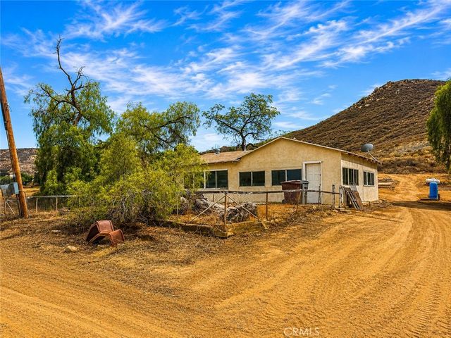 15953 Cajalco Road, Perris, CA 92570