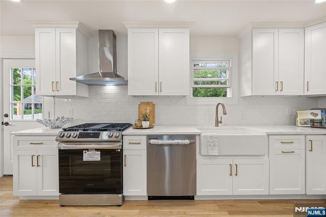 100 Pier Lane, Fairfield, NJ 07004