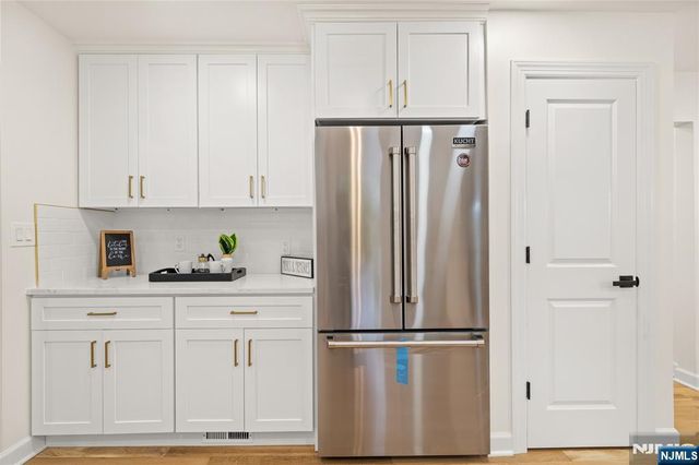 100 Pier Lane, Fairfield, NJ 07004