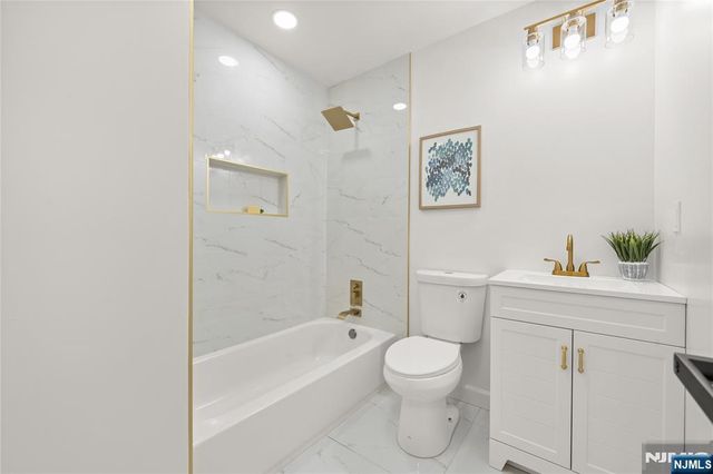 100 Pier Lane, Fairfield, NJ 07004