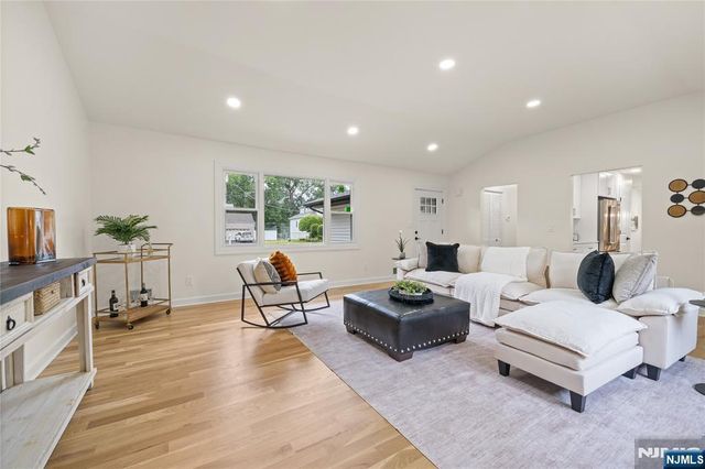 100 Pier Lane, Fairfield, NJ 07004