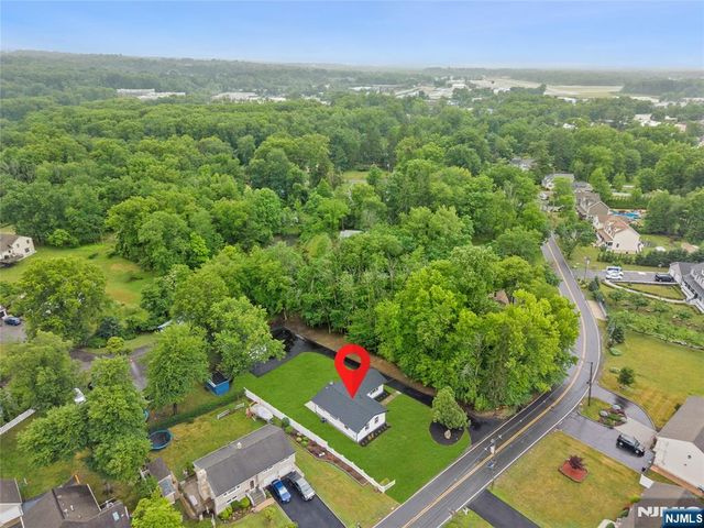 100 Pier Lane, Fairfield, NJ 07004