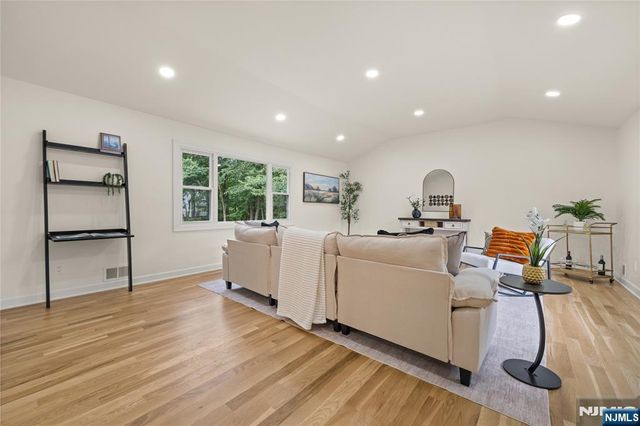 100 Pier Lane, Fairfield, NJ 07004