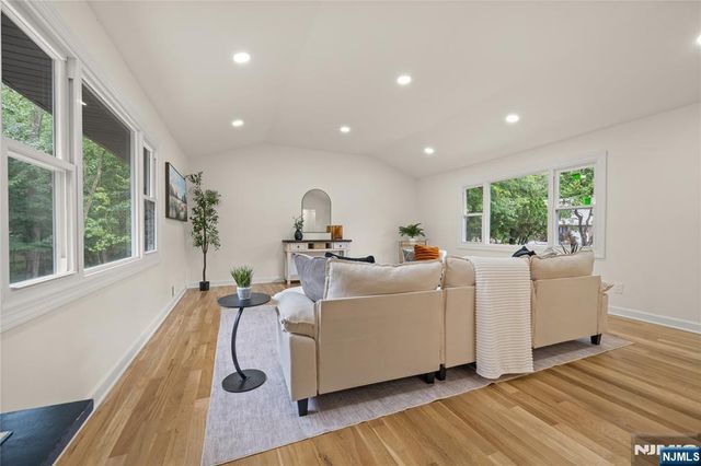 100 Pier Lane, Fairfield, NJ 07004