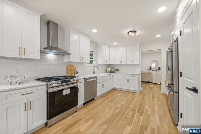 100 Pier Lane, Fairfield, NJ 07004
