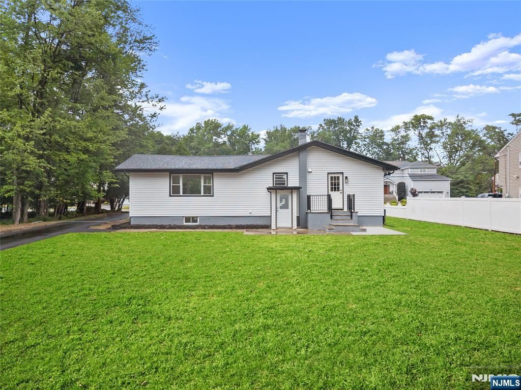 100 Pier Lane, Fairfield, NJ 07004