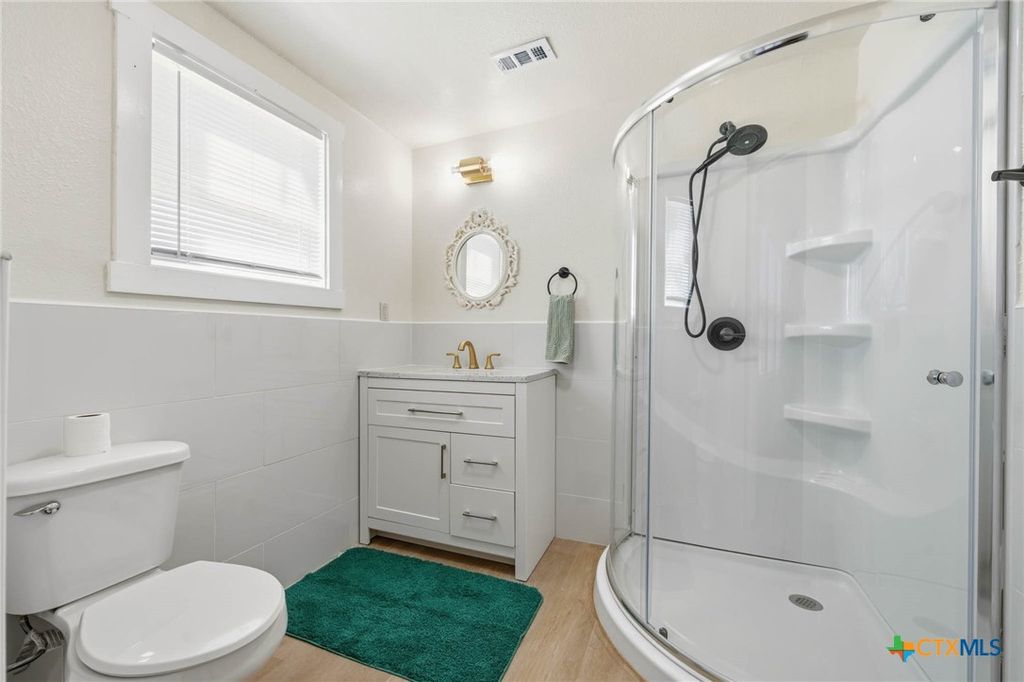 Image 27 of property listing at 1008 E Main Street, Gatesville, TX 76528
