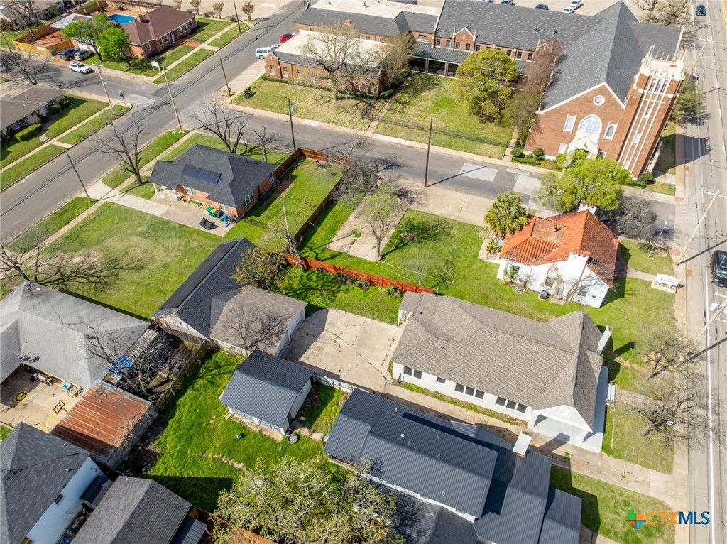 Image 32 of property listing at 1008 E Main Street, Gatesville, TX 76528