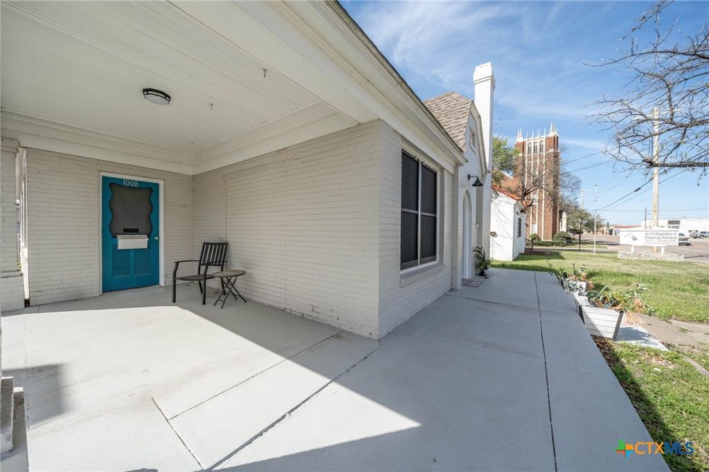 Image 5 of property listing at 1008 E Main Street, Gatesville, TX 76528