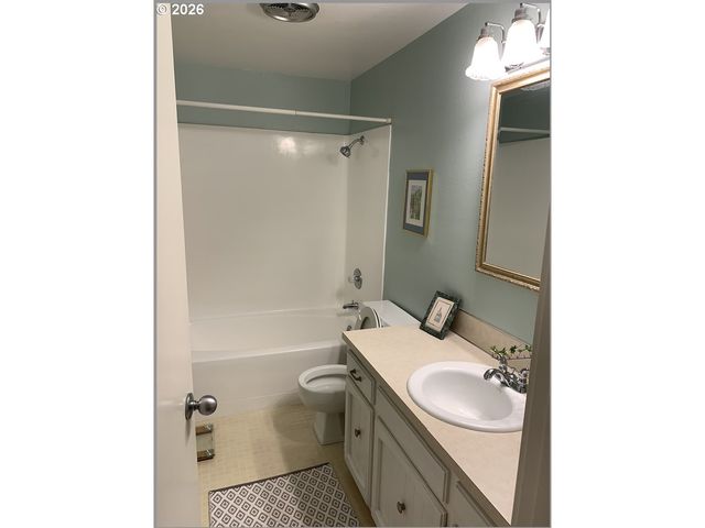 4341 COLLINS Way, Lake Oswego, OR 97035