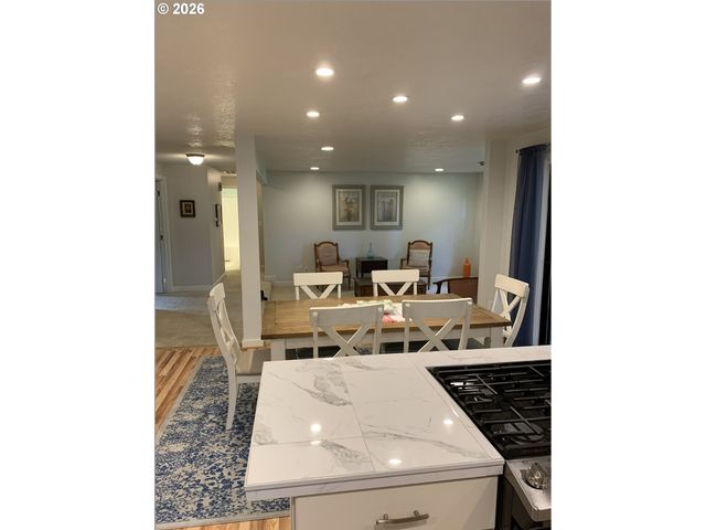 4341 COLLINS Way, Lake Oswego, OR 97035