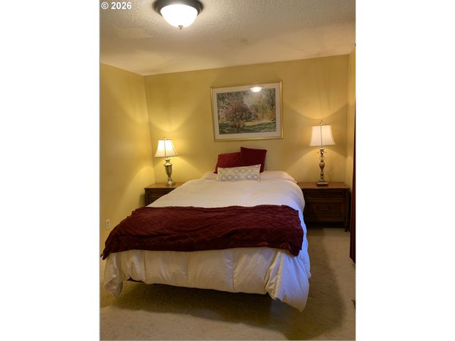 4341 COLLINS Way, Lake Oswego, OR 97035