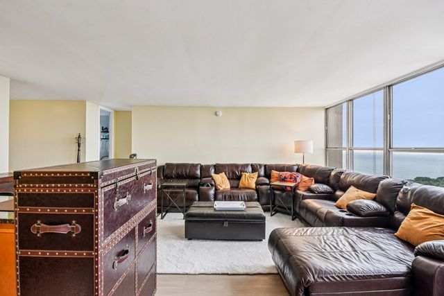 655 W Irving Park Road 3903, Chicago, IL 60613