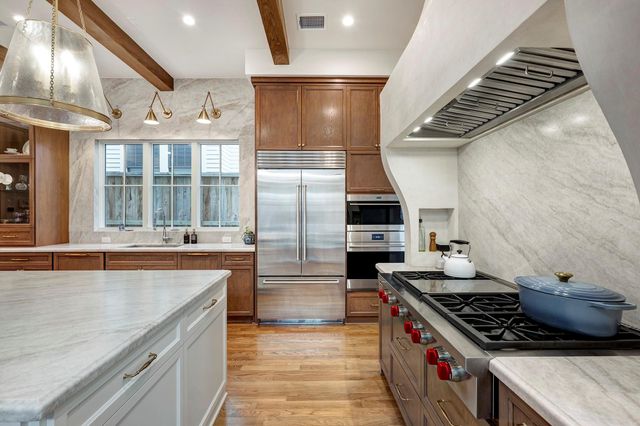 608 E 19th Street, Houston, TX 77008