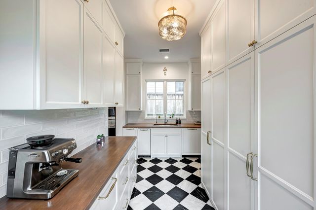 608 E 19th Street, Houston, TX 77008