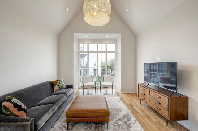 608 E 19th Street, Houston, TX 77008