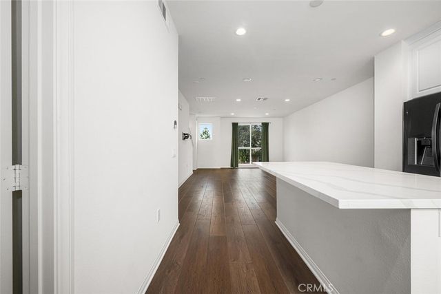 5860 LINDEN 8, Long Beach, CA 90805