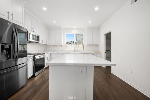5860 LINDEN 8, Long Beach, CA 90805
