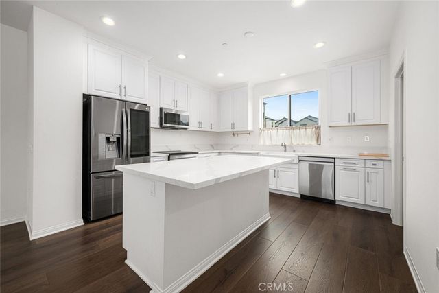 5860 LINDEN 8, Long Beach, CA 90805