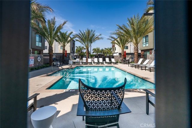 5860 LINDEN 8, Long Beach, CA 90805