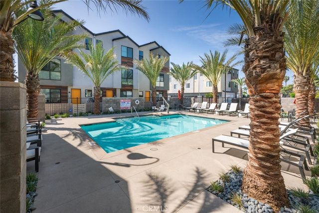 5860 LINDEN 8, Long Beach, CA 90805