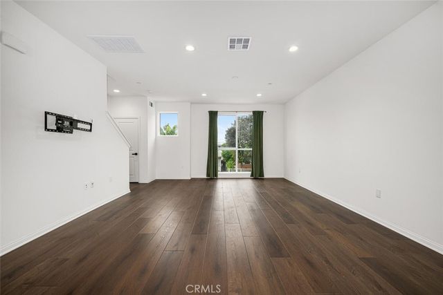 5860 LINDEN 8, Long Beach, CA 90805