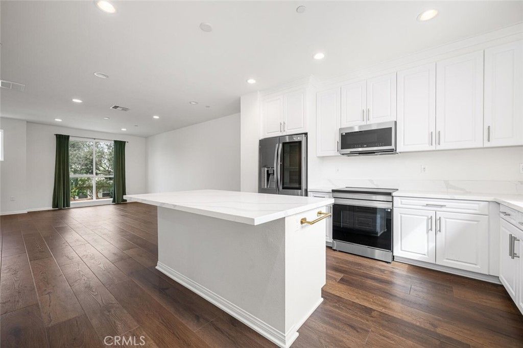 5860 LINDEN 8, Long Beach, CA 90805