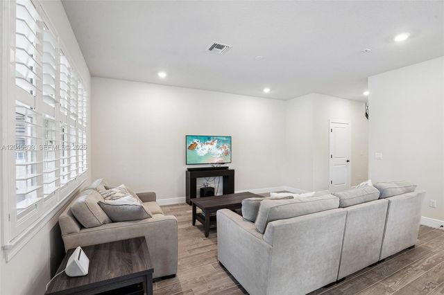 1636 Trailhead Terrace, Hollywood, FL 33021