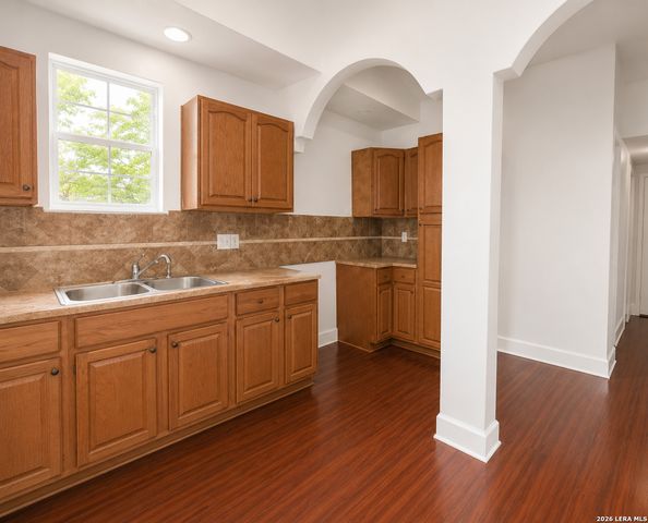 621 PORTER ST, San Antonio, TX 78210