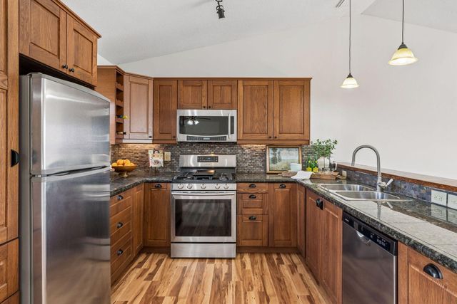 21250 Horseshoe Trail, Hamel, MN 55340