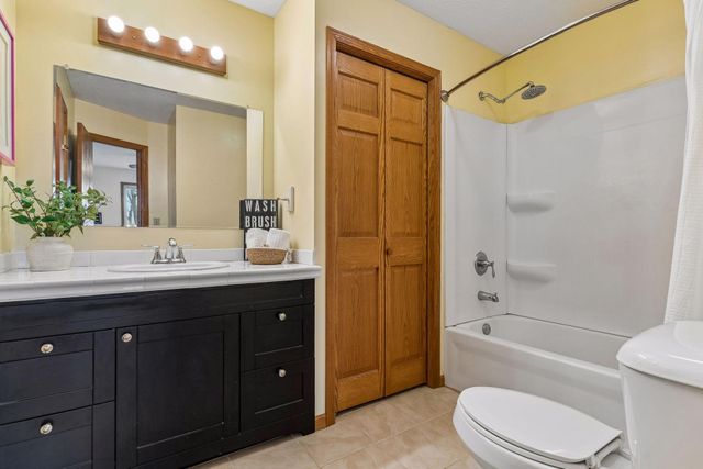 21250 Horseshoe Trail, Hamel, MN 55340