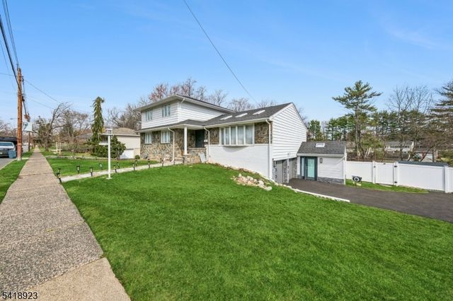 13 Munsey Rd, Emerson Boro, NJ 07630