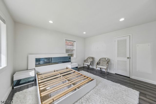 13 Munsey Rd, Emerson Boro, NJ 07630