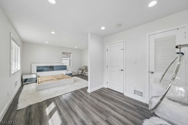 13 Munsey Rd, Emerson Boro, NJ 07630