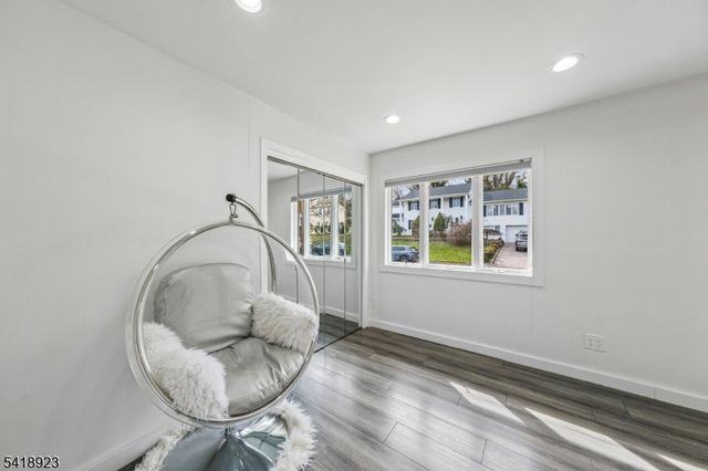 13 Munsey Rd, Emerson Boro, NJ 07630