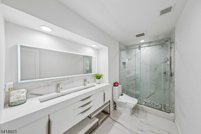 13 Munsey Rd, Emerson Boro, NJ 07630