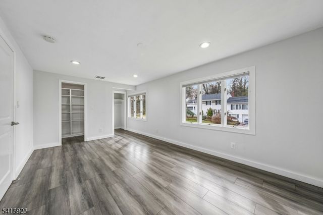 13 Munsey Rd, Emerson Boro, NJ 07630