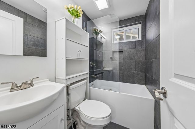 13 Munsey Rd, Emerson Boro, NJ 07630