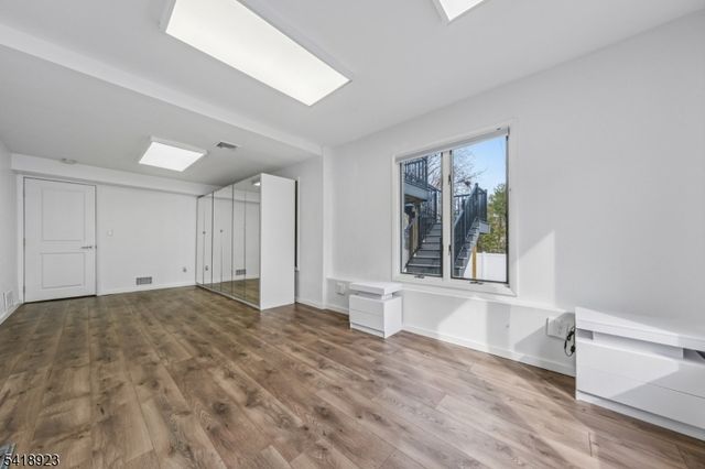 13 Munsey Rd, Emerson Boro, NJ 07630