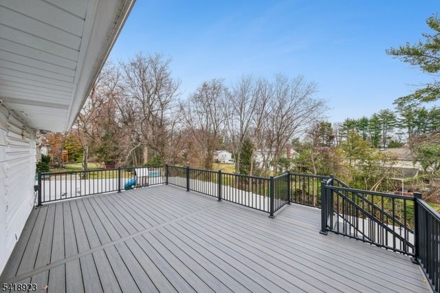 13 Munsey Rd, Emerson Boro, NJ 07630