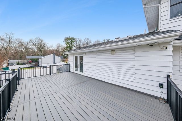 13 Munsey Rd, Emerson Boro, NJ 07630