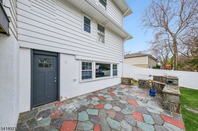 13 Munsey Rd, Emerson Boro, NJ 07630