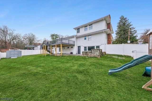 13 Munsey Rd, Emerson Boro, NJ 07630