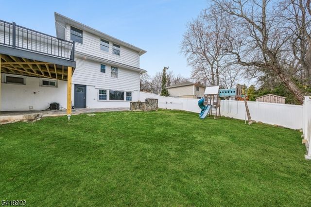 13 Munsey Rd, Emerson Boro, NJ 07630