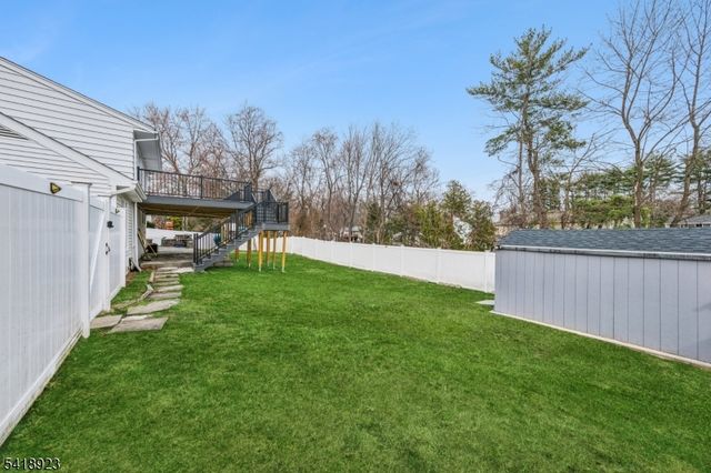 13 Munsey Rd, Emerson Boro, NJ 07630