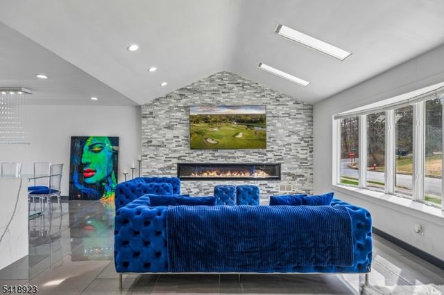 13 Munsey Rd, Emerson Boro, NJ 07630