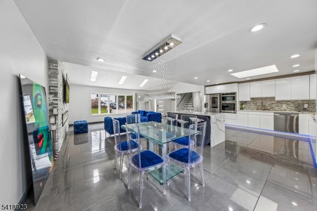 13 Munsey Rd, Emerson Boro, NJ 07630