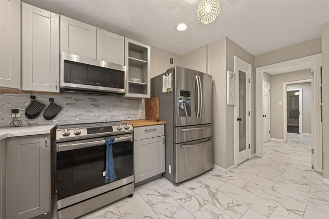 2411 Roman Forest Boulevard, New Caney, TX 77357