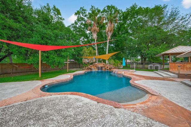 2411 Roman Forest Boulevard, New Caney, TX 77357